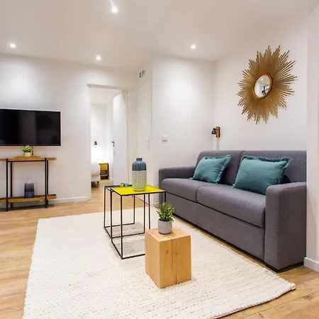 Apartament Sacre Coeur 18 *